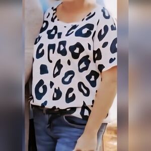 Womens Sz L Stylish Navy Blue and White Leopard Print Top Feminine Casual